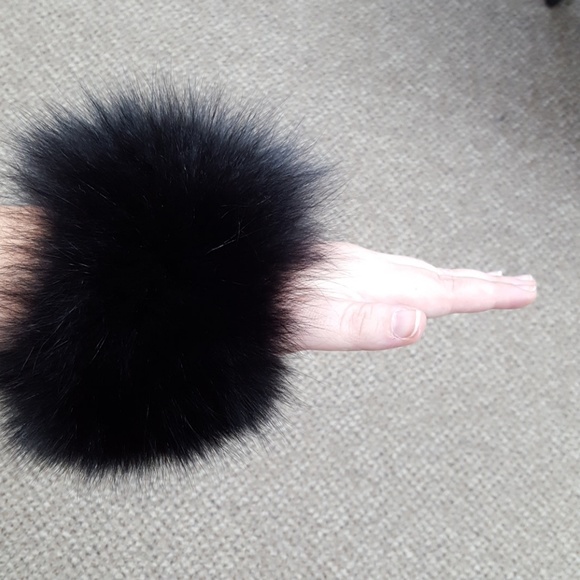 Black dyed Fox Fur Slap Closure Cuffs/Bracelet - Picture 4 of 5